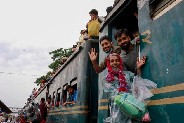May 26, 2026, Tongi, Bangladesh: Bangladeshi Muslim passengers struggle to board an overcrowded train as they travel home ahead of the upcoming Eid al-Adha festival at a railway station in Tongi, near Dhaka, Bangladesh, Monday, May 26, 2024. Millions of people are expected to leave the capital in one of the countryÃ¢â‚¬â ¢s largest annual holiday exoduses to celebrate Eid with their families in rural areas. Tongi Bangladesh - ZUMAd117 20260526_fap_d117_007 Copyright: xSuvraxKantixDasx