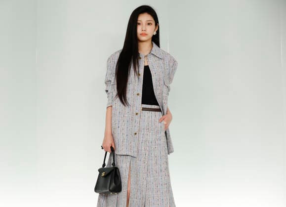 Chanel Metiers d Art 2026 Show Draws Global Stars to Seoul, South Korea Wonhee of South Korean girl group ILLIT poses for photos during the Chanel Metiers d Art 2026 show in Seoul, South Korea, on May 26, 2026. Seoul South Korea  Copyright: xMatrixxImages JungxUi-Chelx