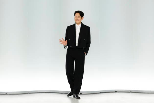 Chanel Metiers d Art 2026 Show Draws Global Stars to Seoul, South Korea South Korean actor Lee Jung-jae poses for photos during the Chanel Metiers d Art 2026 show in Seoul, South Korea, on May 26, 2026. Seoul South Korea  Copyright: xMatrixxImages JungxUi-Chelx