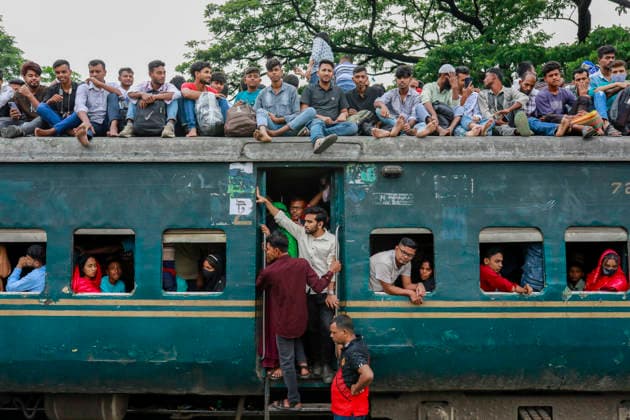 May 26, 2026, Tongi, Bangladesh: Passengers travel aboard an overcrowded train as they head home ahead of the Eid al-Adha holiday in Tongi, near Dhaka, Bangladesh, Monday, May 26, 2024. Millions of people are leaving the capital to celebrate the Muslim festival with their families across the country. Tongi Bangladesh - ZUMAd117 20260526_fap_d117_011 Copyright: xSuvraxKantixDasx
