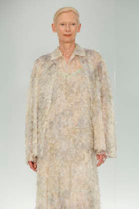 Chanel Metiers d Art 2026 Show Draws Global Stars to Seoul, South Korea British actress and Chanel brand ambassador Tilda Swinton poses for photos during the Chanel Metiers d Art 2026 show in Seoul, South Korea, on May 26, 2026. Seoul South Korea  Copyright: xMatrixxImages JungxUi-Chelx