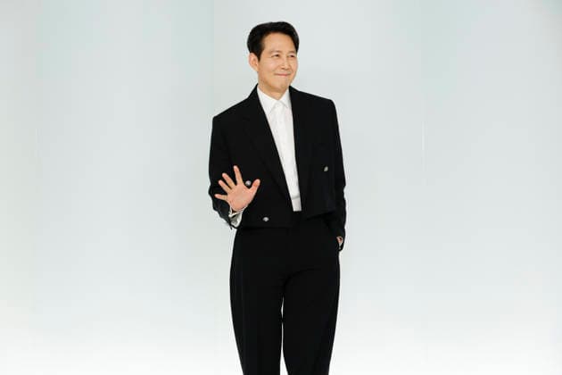 Chanel Metiers d Art 2026 Show Draws Global Stars to Seoul, South Korea South Korean actor Lee Jung-jae poses for photos during the Chanel Metiers d Art 2026 show in Seoul, South Korea, on May 26, 2026. Seoul South Korea  Copyright: xMatrixxImages JungxUi-Chelx