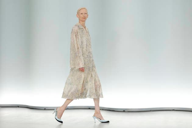 Chanel Metiers d Art 2026 Show Draws Global Stars to Seoul, South Korea British actress and Chanel brand ambassador Tilda Swinton poses for photos during the Chanel Metiers d Art 2026 show in Seoul, South Korea, on May 26, 2026. Seoul South Korea  Copyright: xMatrixxImages JungxUi-Chelx