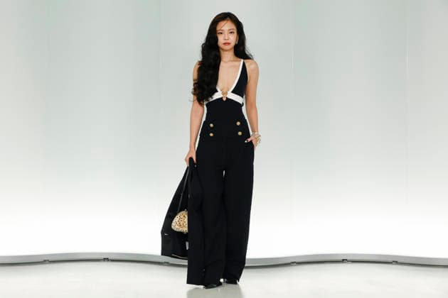 Chanel Metiers d Art 2026 Show Draws Global Stars to Seoul, South Korea Jennie of South Korean girl group BLACKPINK and Chanel global ambassador poses for photos during the Chanel Metiers d Art 2026 show in Seoul, South Korea, on May 26, 2026. Seoul South Korea  Copyright: xMatrixxImages JungxUi-Chelx