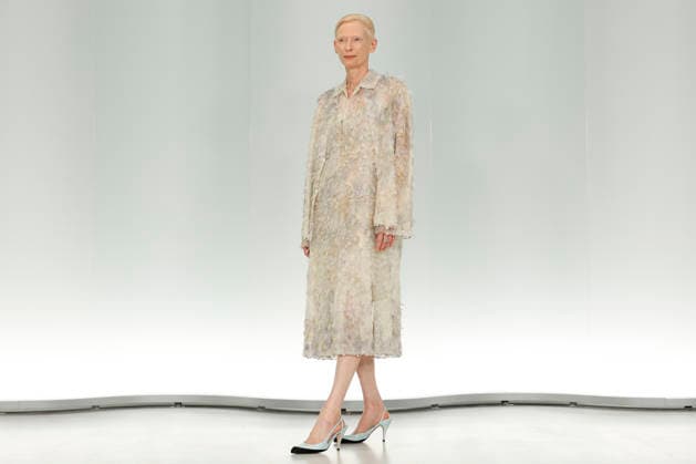 Chanel Metiers d Art 2026 Show Draws Global Stars to Seoul, South Korea British actress and Chanel brand ambassador Tilda Swinton poses for photos during the Chanel Metiers d Art 2026 show in Seoul, South Korea, on May 26, 2026. Seoul South Korea  Copyright: xMatrixxImages JungxUi-Chelx