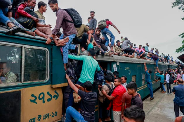 May 26, 2026, Tongi, Bangladesh: Bangladeshi Muslim passengers struggle to board an overcrowded train as they travel home ahead of the upcoming Eid al-Adha festival at a railway station in Tongi, near Dhaka, Bangladesh, Monday, May 26, 2024. Millions of people are expected to leave the capital in one of the countryÃ¢â‚¬â ¢s largest annual holiday exoduses to celebrate Eid with their families in rural areas. Tongi Bangladesh  - ZUMAd117 20260526_fap_d117_037 Copyright: xSuvraxKantixDasx