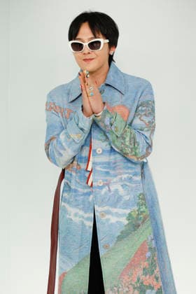Chanel Metiers d Art 2026 Show Draws Global Stars to Seoul, South Korea G-Dragon of South Korean boy group BIGBANG and Chanel global ambassador poses for photos during the Chanel Metiers d Art 2026 show in Seoul, South Korea, on May 26, 2026. Seoul South Korea  Copyright: xMatrixxImages JungxUi-Chelx