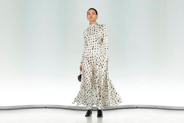 Chanel Metiers d Art 2026 Show Draws Global Stars to Seoul, South Korea Hong Kong actress Hedwig Tam poses for photos during the Chanel Metiers d Art 2026 show in Seoul, South Korea, on May 26, 2026. Seoul South Korea  Copyright: xMatrixxImages JungxUi-Chelx