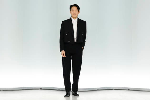 Chanel Metiers d Art 2026 Show Draws Global Stars to Seoul, South Korea South Korean actor Lee Jung-jae poses for photos during the Chanel Metiers d Art 2026 show in Seoul, South Korea, on May 26, 2026. Seoul South Korea  Copyright: xMatrixxImages JungxUi-Chelx