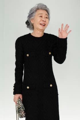 Chanel Metiers d Art 2026 Show Draws Global Stars to Seoul, South Korea South Korean actress Youn Yuh-jung poses for photos during the Chanel Metiers d Art 2026 show in Seoul, South Korea, on May 26, 2026. Seoul South Korea  Copyright: xMatrixxImages JungxUi-Chelx