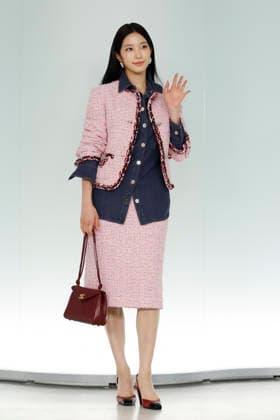 Chanel Metiers d Art 2026 Show Draws Global Stars to Seoul, South Korea Kazuha of South Korean girl group LE SSERAFIM poses for photos during the Chanel Metiers d Art 2026 show in Seoul, South Korea, on May 26, 2026. Seoul South Korea  Copyright: xMatrixxImages JungxUi-Chelx
