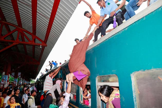 May 26, 2026, Tongi, Bangladesh: Bangladeshi Muslim passengers struggle to board an overcrowded train as they travel home ahead of the upcoming Eid al-Adha festival at a railway station in Tongi, near Dhaka, Bangladesh, Monday, May 26, 2024. Millions of people are expected to leave the capital in one of the countryÃ¢â‚¬â ¢s largest annual holiday exoduses to celebrate Eid with their families in rural areas. Tongi Bangladesh  - ZUMAd117 20260526_fap_d117_036 Copyright: xSuvraxKantixDasx