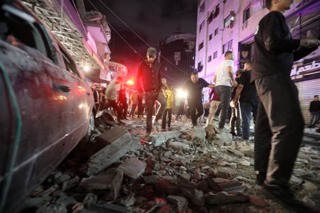 Palestinians inspect Israeli airstrike site in Gaza City Palestinians gather in a street to inspect the site of an Israeli airstrike on a residential building in Gaza City, on May 26, 2026. Photo by Belal Osama apaimages Gaza Gaza Strip Palestinian Territory 260526_Gaza_BO_2_00(7) Copyright: xapaimagesxBelalxOsamax xapaimagesx
