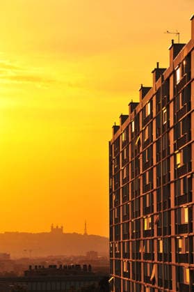 May 26, 2026, Lyon, Aura, France: Heatwave and sun going down in Lyon, France, spring 2026 Lyon France  - ZUMAl230 20260526_zip_l230_005 Copyright: xCyrilxLestagex