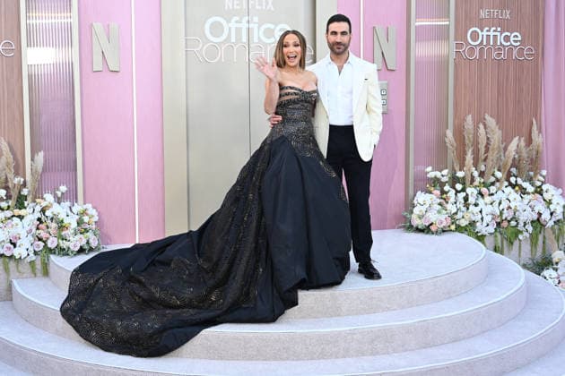 LOS ANGELES, CALIFORNIA - MAY 26: Jennifer Lopez and Brett Goldstein at the world premiere of Netflix s Office Romance at The Egyptian Theatre Hollywood on May 26, 2026 in Los Angeles, California. Credit: Michael Mattes USA  - ZUMAa123 20260526_zaa_a123_205 Copyright: xAdMediax