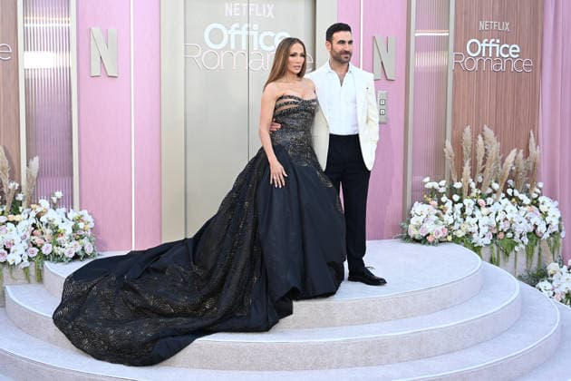 LOS ANGELES, CALIFORNIA - MAY 26: Jennifer Lopez and Brett Goldstein at the world premiere of Netflix s Office Romance at The Egyptian Theatre Hollywood on May 26, 2026 in Los Angeles, California. Credit: Michael Mattes USA  - ZUMAa123 20260526_zaa_a123_209 Copyright: xAdMediax