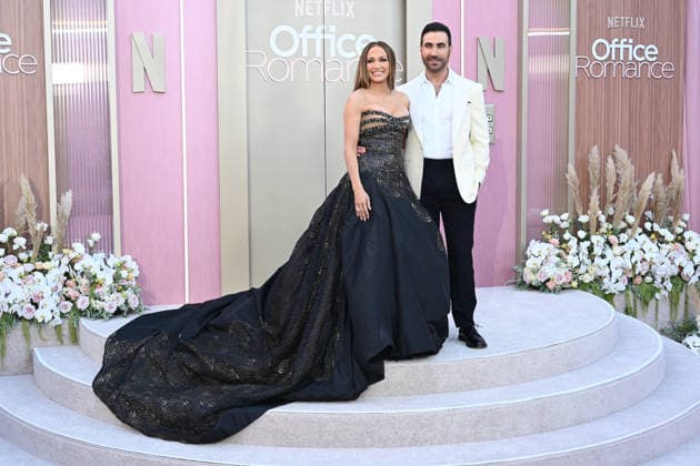 LOS ANGELES, CALIFORNIA - MAY 26: Jennifer Lopez and Brett Goldstein at the world premiere of Netflix s Office Romance at The Egyptian Theatre Hollywood on May 26, 2026 in Los Angeles, California. Credit: Michael Mattes USA  - ZUMAa123 20260526_zaa_a123_202 Copyright: xAdMediax
