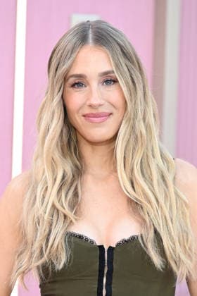 LOS ANGELES, CALIFORNIA - MAY 26: Lisa Gilroy at the world premiere of Netflix s Office Romance at The Egyptian Theatre Hollywood on May 26, 2026 in Los Angeles, California. Copyright: xAdMediax xMediaPunchx