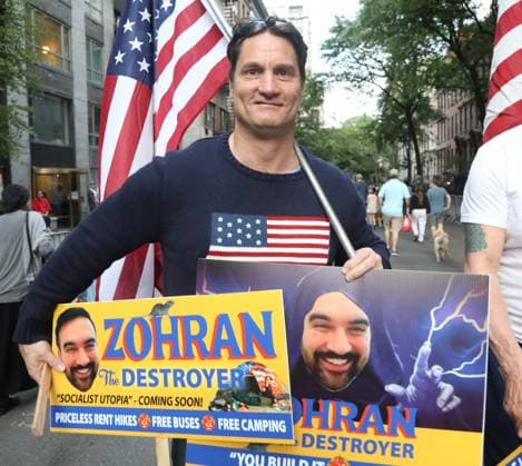 May 26, 2026, New York, New York, USA: A protester seen outside of Gracie Mansion during the Interfaith Rally protesting NYC Mayor Zohran Mamdani s approach to Israel, Zionism and anti-Israel activism, organized by EndJewHatred. New York USA - ZUMAk03_ 20260526_zaf_k03_026 Copyright: xNancyxKaszermanx