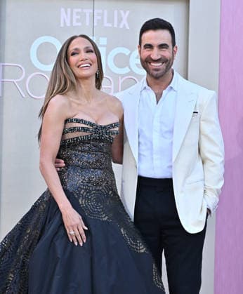 Netflix™s ˜Office Romance™ World Premiere Jennifer Lopez and Brett Goldstein arriving to the Netflix™s Office Romance world premiere held at The Egyptian Theatre on May 26, 2026 in Hollywood, CA. Hollywood The Egyptian Theatre California USA Copyright: xLISAxOConnorx xAFF-USA.comx