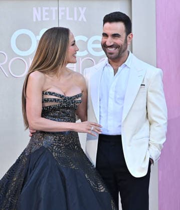 Netflix™s ˜Office Romance™ World Premiere Jennifer Lopez and Brett Goldstein arriving to the Netflix™s Office Romance world premiere held at The Egyptian Theatre on May 26, 2026 in Hollywood, CA. Hollywood The Egyptian Theatre California USA Copyright: xLISAxOConnorx xAFF-USA.comx