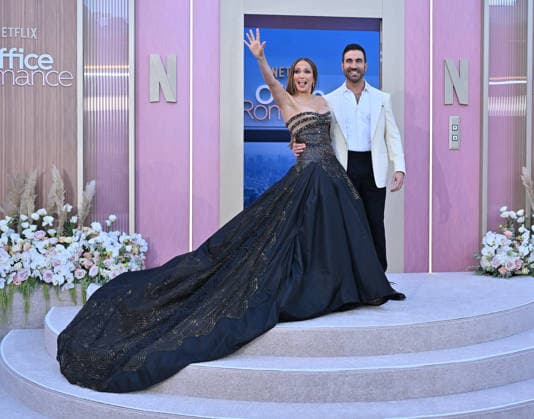 Netflix™s ˜Office Romance™ World Premiere Jennifer Lopez and Brett Goldstein arriving to the Netflix™s Office Romance world premiere held at The Egyptian Theatre on May 26, 2026 in Hollywood, CA. Hollywood The Egyptian Theatre California USA Copyright: xLISAxOConnorx xAFF-USA.comx