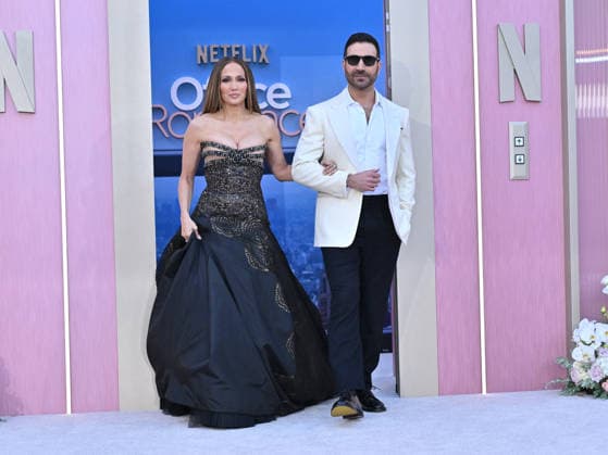 Netflix™s ˜Office Romance™ World Premiere Jennifer Lopez and Brett Goldstein arriving to the Netflix™s Office Romance world premiere held at The Egyptian Theatre on May 26, 2026 in Hollywood, CA. Hollywood The Egyptian Theatre California USA Copyright: xLISAxOConnorx xAFF-USA.comx