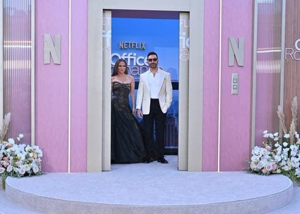 Netflix™s ˜Office Romance™ World Premiere Jennifer Lopez and Brett Goldstein arriving to the Netflix™s Office Romance world premiere held at The Egyptian Theatre on May 26, 2026 in Hollywood, CA. Hollywood The Egyptian Theatre California USA Copyright: xLISAxOConnorx xAFF-USA.comx