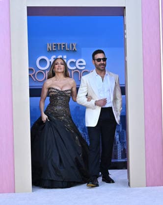 Netflix™s ˜Office Romance™ World Premiere Jennifer Lopez and Brett Goldstein arriving to the Netflix™s Office Romance world premiere held at The Egyptian Theatre on May 26, 2026 in Hollywood, CA. Hollywood The Egyptian Theatre California USA Copyright: xLISAxOConnorx xAFF-USA.comx