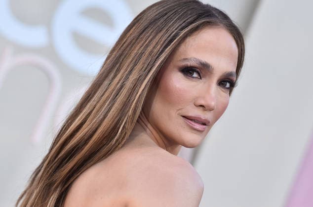 Netflix™s ˜Office Romance™ World Premiere Jennifer Lopez arriving to the Netflix™s Office Romance world premiere held at The Egyptian Theatre on May 26, 2026 in Hollywood, CA. Hollywood The Egyptian Theatre California USA Copyright: xLISAxOConnorx xAFF-USA.comx