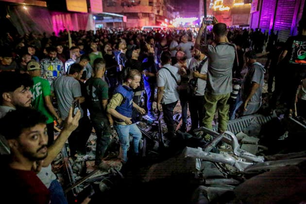 Gaza Rimal District Rocked Strikes Palestinians gather at the site of an airstrike in the Al-Rimal neighborhood of central Gaza City on May 26, 2026, after seven Israeli airstrikes hit a residential building and caused heavy damage to nearby vehicles and commercial shops. Several people were killed and others injured in the strikes, including passersby who had been shopping ahead of Eid. Gaza Gaza Strip Palestinian Territories Copyright: xSaeedxJarasx