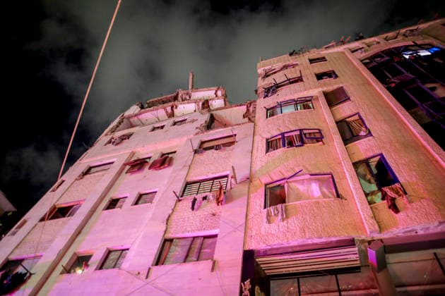 Gaza Rimal District Rocked Strikes A view shows a damaged building in the Al-Rimal neighborhood of central Gaza City on May 26, 2026, after seven Israeli airstrikes hit a residential building and caused heavy damage to nearby vehicles and commercial shops. Several people were killed and others injured in the strikes, including passersby who had been shopping ahead of Eid. Gaza Gaza Strip Palestinian Territories Copyright: xSaeedxJarasx