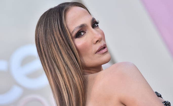 Netflix™s ˜Office Romance™ World Premiere Jennifer Lopez arriving to the Netflix™s Office Romance world premiere held at The Egyptian Theatre on May 26, 2026 in Hollywood, CA. Hollywood The Egyptian Theatre California USA Copyright: xLISAxOConnorx xAFF-USA.comx
