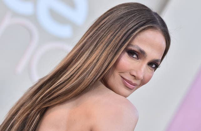 Netflix™s ˜Office Romance™ World Premiere Jennifer Lopez arriving to the Netflix™s Office Romance world premiere held at The Egyptian Theatre on May 26, 2026 in Hollywood, CA. Hollywood The Egyptian Theatre California USA Copyright: xLISAxOConnorx xAFF-USA.comx