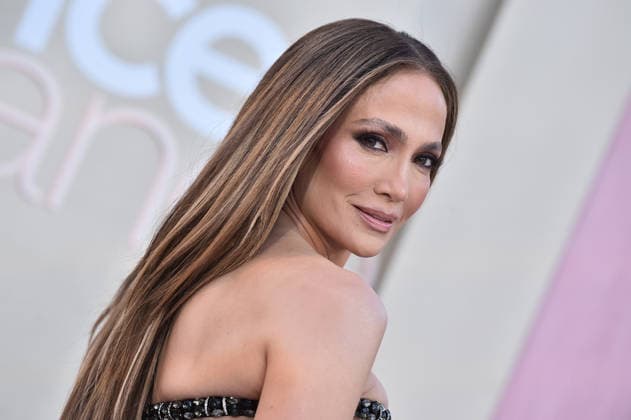 Netflix™s ˜Office Romance™ World Premiere Jennifer Lopez arriving to the Netflix™s Office Romance world premiere held at The Egyptian Theatre on May 26, 2026 in Hollywood, CA. Hollywood The Egyptian Theatre California USA Copyright: xLISAxOConnorx xAFF-USA.comx