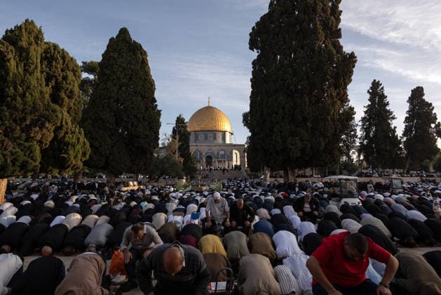 Muslims flock to Al-Aqsa Mosque in East Jerusalem for Eid al-Adha prayer JERUSALEM - MAY 27: Muslim worshippers flock to the Al-Aqsa Mosque, located in the Old City of East Jerusalem, to perform the Eid al-Adha (Feast of Sacrifice) prayer on May 27, 2026. Mostafa Alkharouf Anadolu Jerusalem Israel. Editorial use only. Please get in touch for any other usage.  Copyright: x2026xAnadoluxMostafaxAlkharoufx