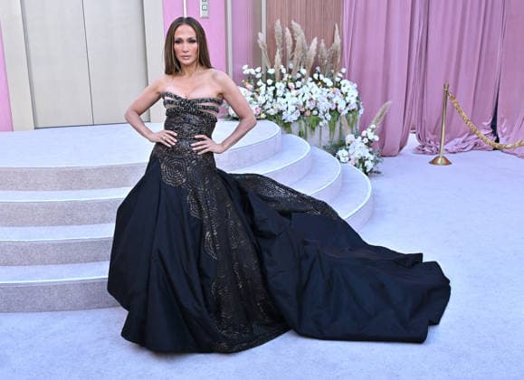 Netflix™s ˜Office Romance™ World Premiere Jennifer Lopez arriving to the Netflix™s Office Romance world premiere held at The Egyptian Theatre on May 26, 2026 in Hollywood, CA. Hollywood The Egyptian Theatre California USA Copyright: xLISAxOConnorx xAFF-USA.comx