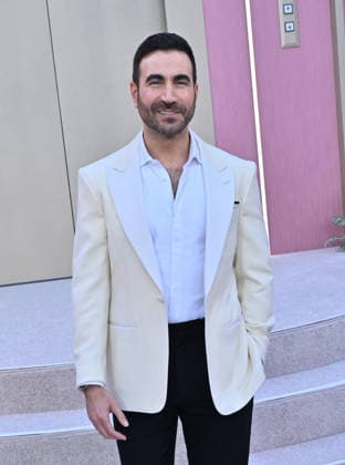 Netflix™s ˜Office Romance™ World Premiere Brett Goldstein arriving to the Netflix™s Office Romance world premiere held at The Egyptian Theatre on May 26, 2026 in Hollywood, CA. Hollywood The Egyptian Theatre California USA Copyright: xLISAxOConnorx xAFF-USA.comx