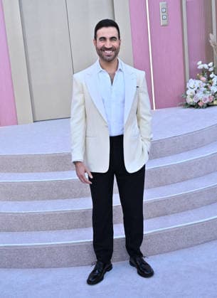 Netflix™s ˜Office Romance™ World Premiere Brett Goldstein arriving to the Netflix™s Office Romance world premiere held at The Egyptian Theatre on May 26, 2026 in Hollywood, CA. Hollywood The Egyptian Theatre California USA Copyright: xLISAxOConnorx xAFF-USA.comx