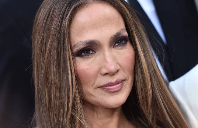 Netflix™s ˜Office Romance™ World Premiere Jennifer Lopez arriving to the Netflix™s Office Romance world premiere held at The Egyptian Theatre on May 26, 2026 in Hollywood, CA. Hollywood The Egyptian Theatre California USA Copyright: xLISAxOConnorx xAFF-USA.comx