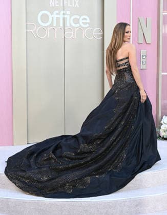 Premiere mondiale de la serie Office Romance a Los Angeles LOS ANGELES, CALIFORNIA MAY 26 Jennifer Lopez at the world premiere of Netflix s Office Romance at The Egyptian Theatre Hollywood on May 26, 2026 in Los Angeles, California Credit Michael Mattes AdMedia 456806 2026 05 26 Los Angeles Etats Unis  Copyright: xAdMediax STAR_456806_060