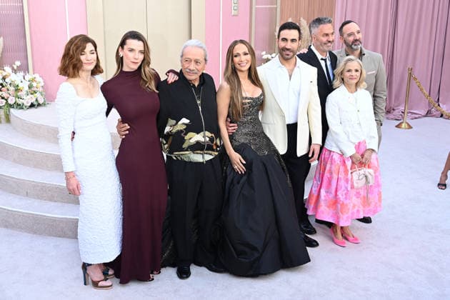 Premiere mondiale de la serie Office Romance a Los Angeles LOS ANGELES, CALIFORNIA MAY 26 Jodie Whittaker, Betty Gilpin, Edward James Olmos, Jennifer Lopez, Brett Goldstein, Ol Parker, Amy Sedaris and Tony Hale at the world premiere of Netflix s Office Romance at The Egyptian Theatre Hollywood on May 26, 2026 in Los Angeles, California Credit Michael Mattes AdMedia 456806 2026 05 26 Los Angeles Etats Unis  Copyright: xAdMediax STAR_456806_070