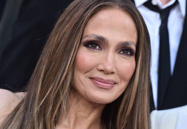 Netflix™s ˜Office Romance™ World Premiere Jennifer Lopez arriving to the Netflix™s Office Romance world premiere held at The Egyptian Theatre on May 26, 2026 in Hollywood, CA. Hollywood The Egyptian Theatre California USA Copyright: xLISAxOConnorx xAFF-USA.comx