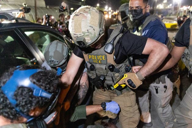 Federal immigration officers clash with protesters in New Jersey NEW YORK, UNITED STATES - MAY 26: Federal immigration officers clash with protesters outside Delaney Hall in Newark, New Jersey, U.S., May 26, 2026. Mostafa Bassim Anadolu New Jersey United States. Editorial use only. Please get in touch for any other usage.  Copyright: x2026xAnadoluxMostafaxBassimx