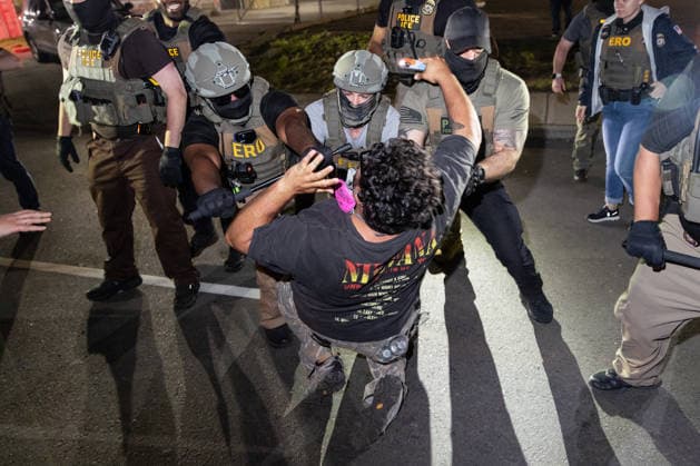 Federal immigration officers clash with protesters in New Jersey NEW YORK, UNITED STATES - MAY 26: Federal immigration officers clash with protesters outside Delaney Hall in Newark, New Jersey, U.S., May 26, 2026. Mostafa Bassim Anadolu New Jersey United States. Editorial use only. Please get in touch for any other usage.  Copyright: x2026xAnadoluxMostafaxBassimx