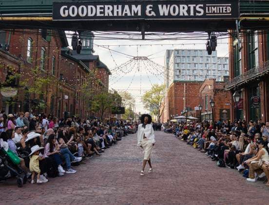 (260527) -- TORONTO, May 27, 2026 -- A model presents a creation on a pedestrian street during the Fashion Art Toronto s Fashion Week Spring Summer 2026 in Toronto, Canada, on May 26, 2026. (Photo by Xinhua) CANADA-TORONTO-FASHION WEEK ZouxZheng 