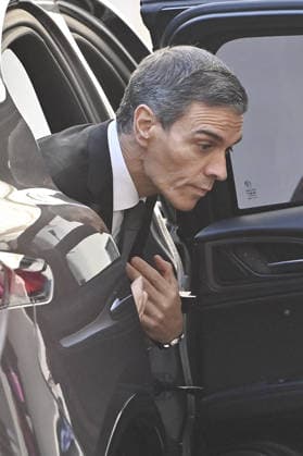 Pedro Sanchez at the Vatican to meet Pope Leo XIV VATICAN CITY, VATICAN, MAY 27: Spain’s Prime Minister Pedro Sanchez arrives in St. Damaso courtyard for his meetings with Pope Leo XIV and with Vatican Secretary of State Cardinal Pietro Parolin, at the Vatican, on May 27, 2026. Isabella Bonotto Anadolu Vatican City Vatican. Editorial use only. Please get in touch for any other usage.  Copyright: x2026xAnadoluxIsabellaxBonottox