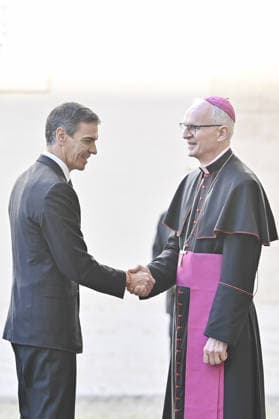 Pedro Sanchez at the Vatican to meet Pope Leo XIV VATICAN CITY, VATICAN, MAY 27: Prefect of the Papal Household Peter Rajic (R) welcome Spain s Prime Minister Pedro Sanchez (R) in St. Damaso courtyard as he arrives for his meetings with Pope Leo XIV and with Vatican Secretary of State Cardinal Pietro Parolin, at the Vatican, on May 27, 2026. Isabella Bonotto Anadolu Vatican City Vatican. Editorial use only. Please get in touch for any other usage.  Copyright: x2026xAnadoluxIsabellaxBonottox