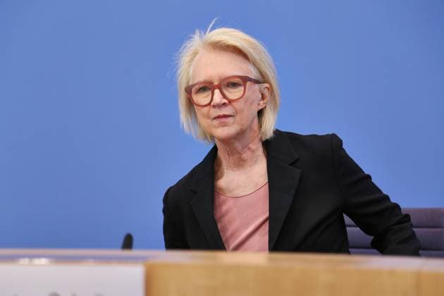 Berlin, Deutschland, 27.05.2026: Bundespressekonferenz: Vorstellung des Frühjahrsgutachten 2026 - Sachverständigenrat zur Begutachtung der gesamtwirtschaftlichen Entwicklung: Monika Schnitzer *** Berlin, Germany, 27 05 2026 Federal Press Conference Presentation of the Spring Report 2026 German Council of Economic Experts Monika Schnitzer Copyright: xdtsxNachrichtenagenturx dts_120805