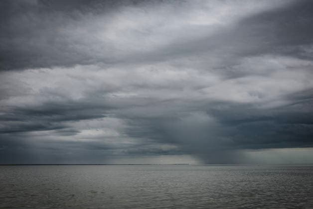 IMAGO Creative, Jahreszeit Sommer, Regen, Sommerregen Storm clouds with rain over the ocean, Everglades National Park. Everglades City, Florida, United States CR_SSNF260525E1-2015747-01